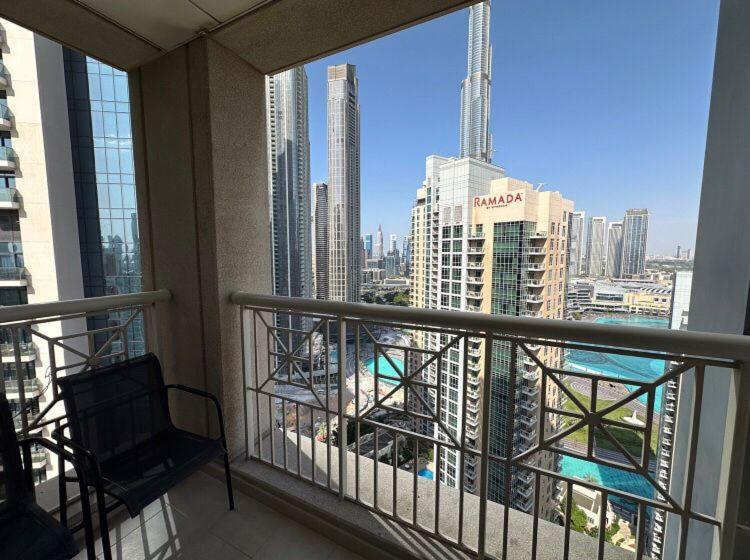 Downtown Apartments With Fountain And Burj Khalifa View Дубай Экстерьер фото